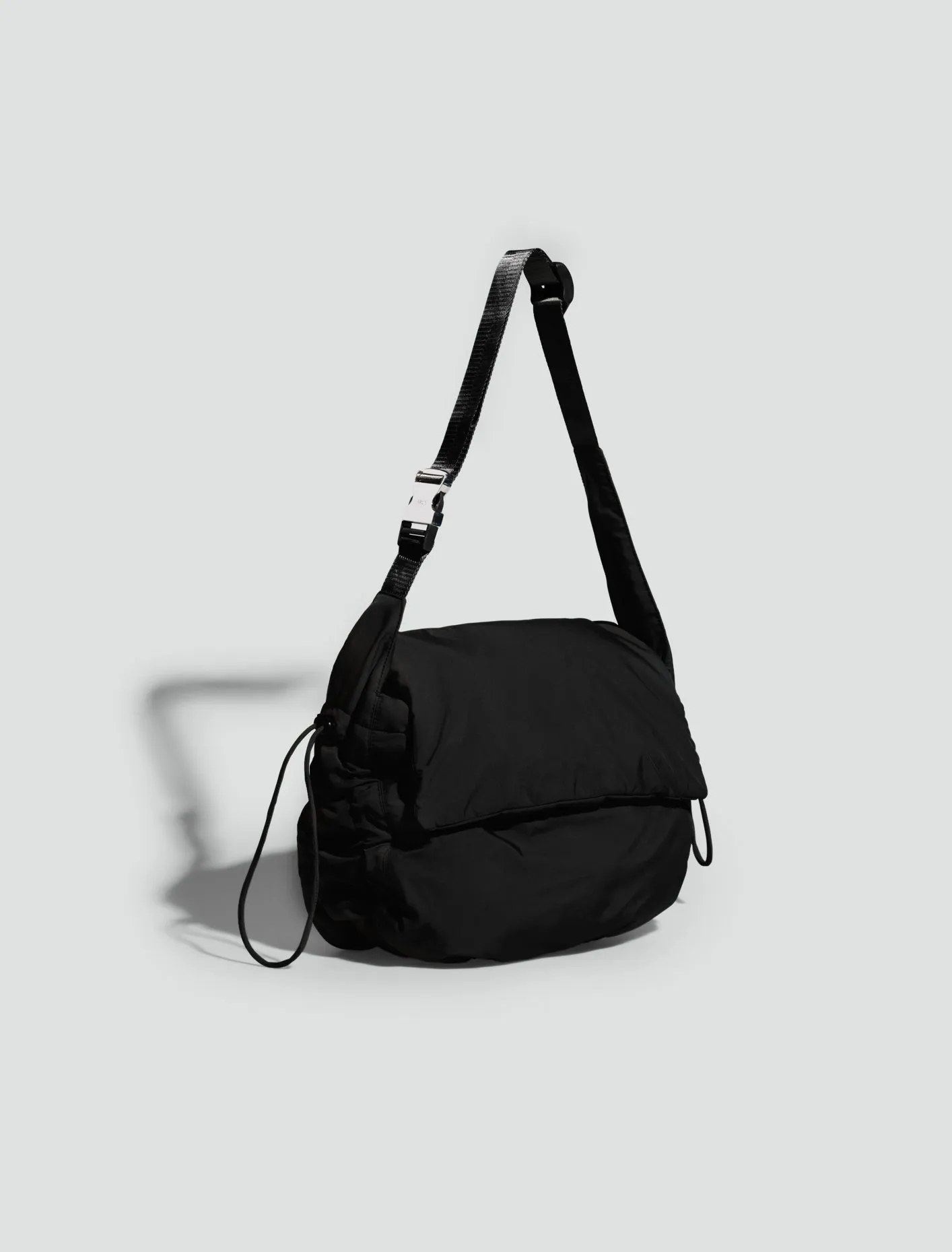 SUPER Messenger in Black Recycled Polyester